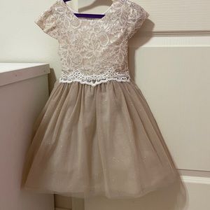 Girl’s dress